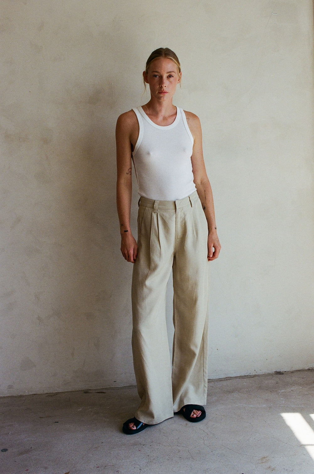 AD1011_WHITE