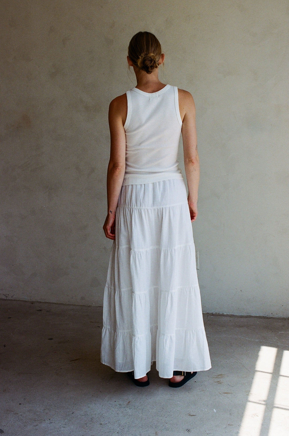 AD1011_WHITE