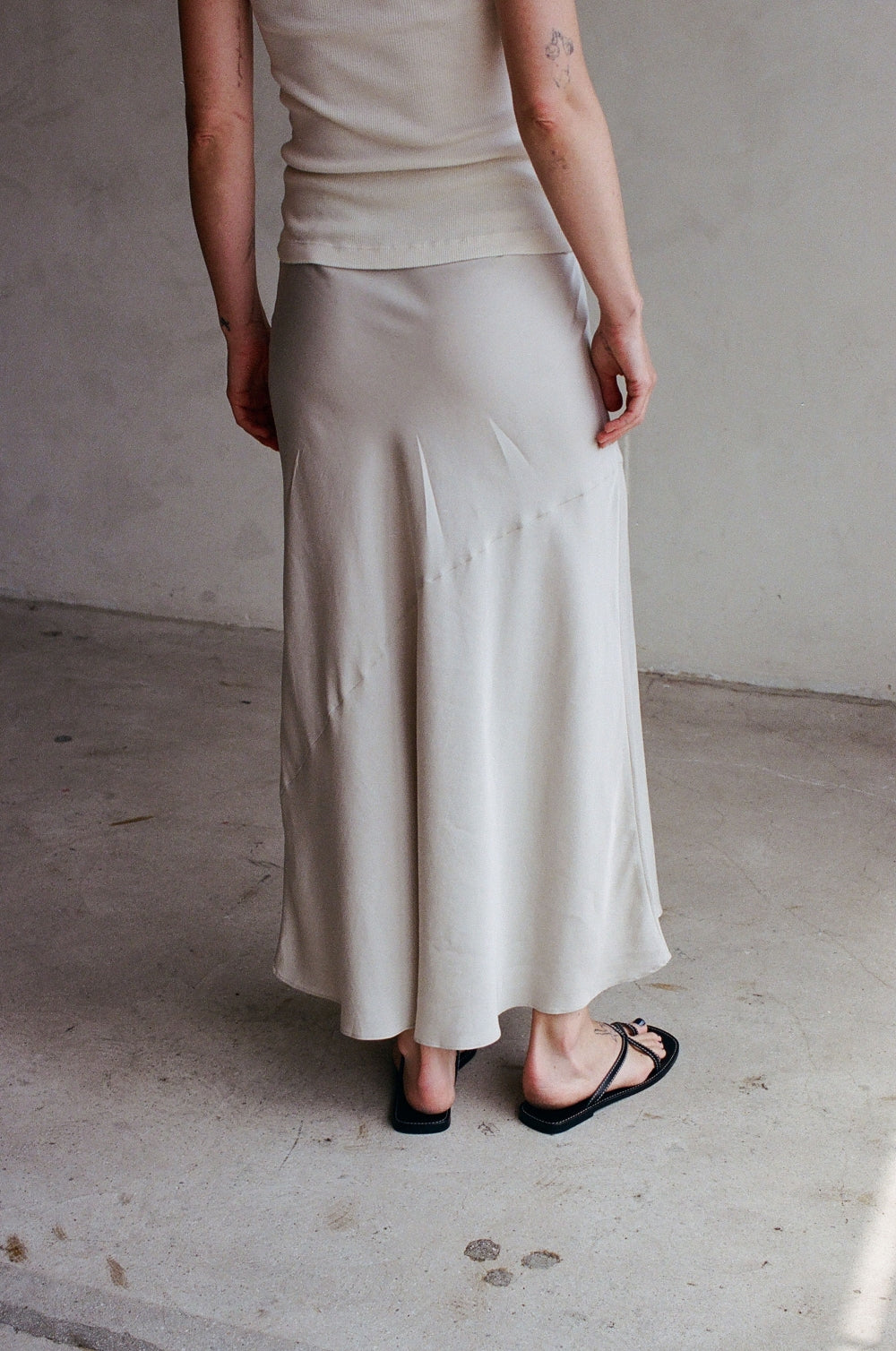 AR1047_TAUPE